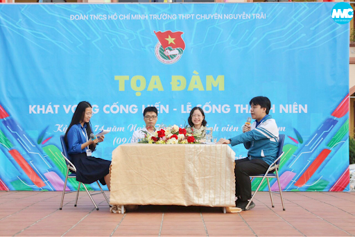 Lễ chào cờ nhân kỷ niệm 74 năm Ngày truyền thống Học sinh - Sinh viên Việt Nam: Tọa đàm “Khát vọng cống hiến - lẽ sống thanh niên”